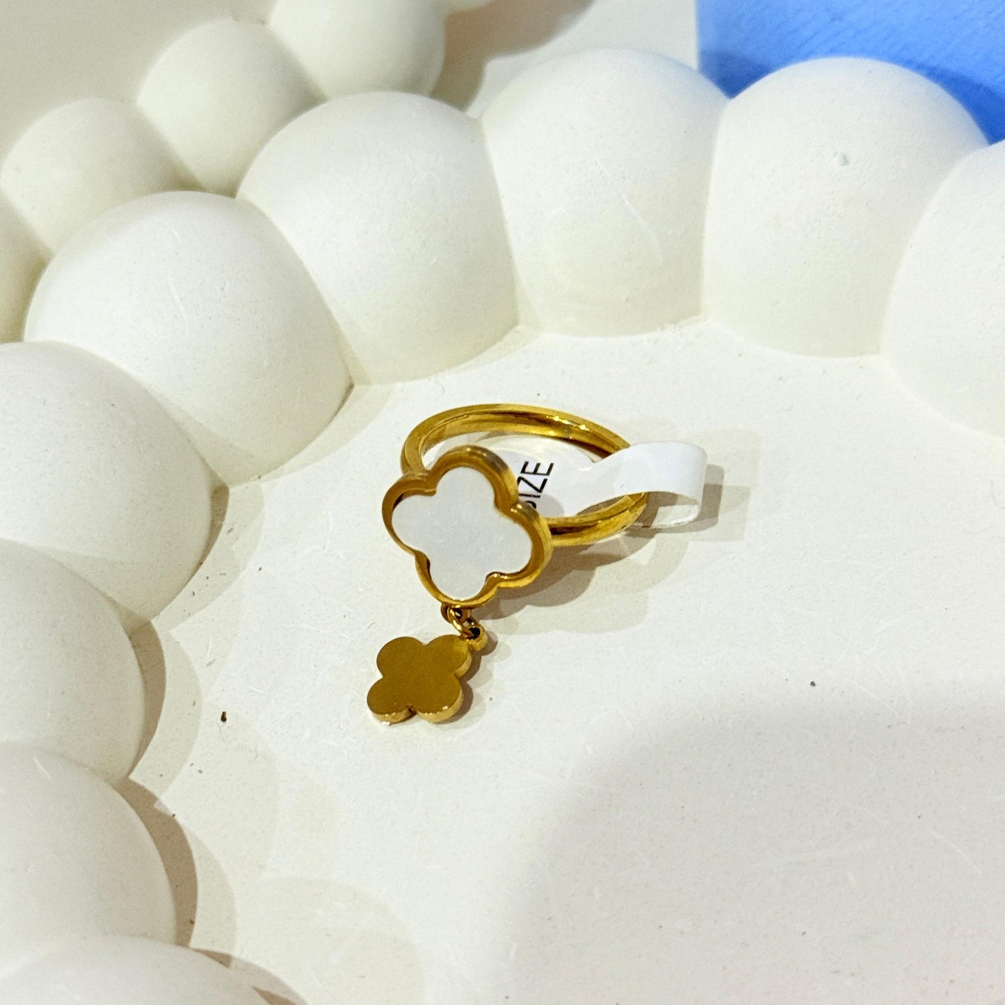 Clover Ring