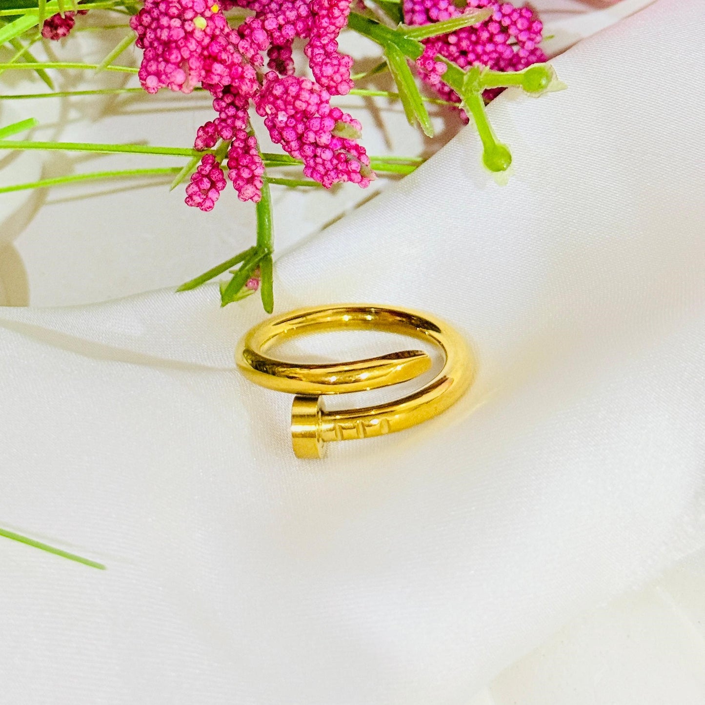 Nail & Cartier Ring
