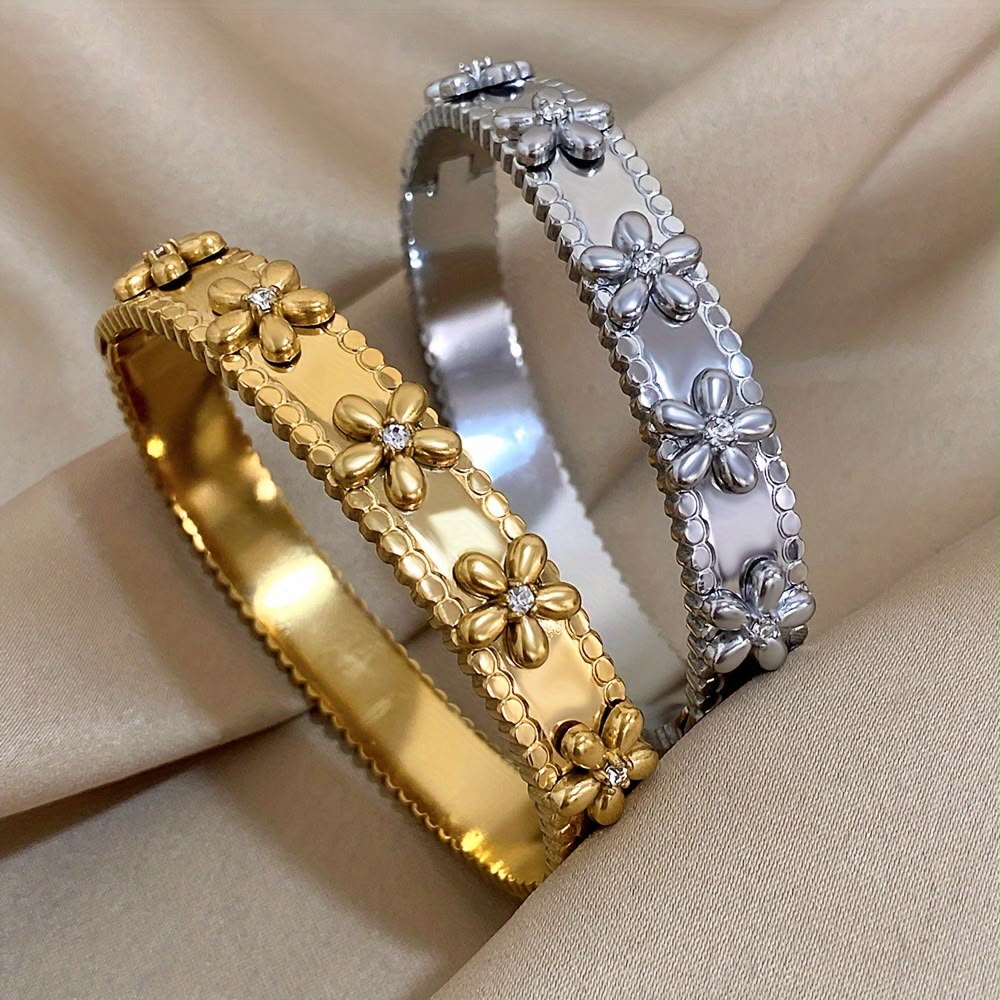 Daisy Bloom Embossed Bangle