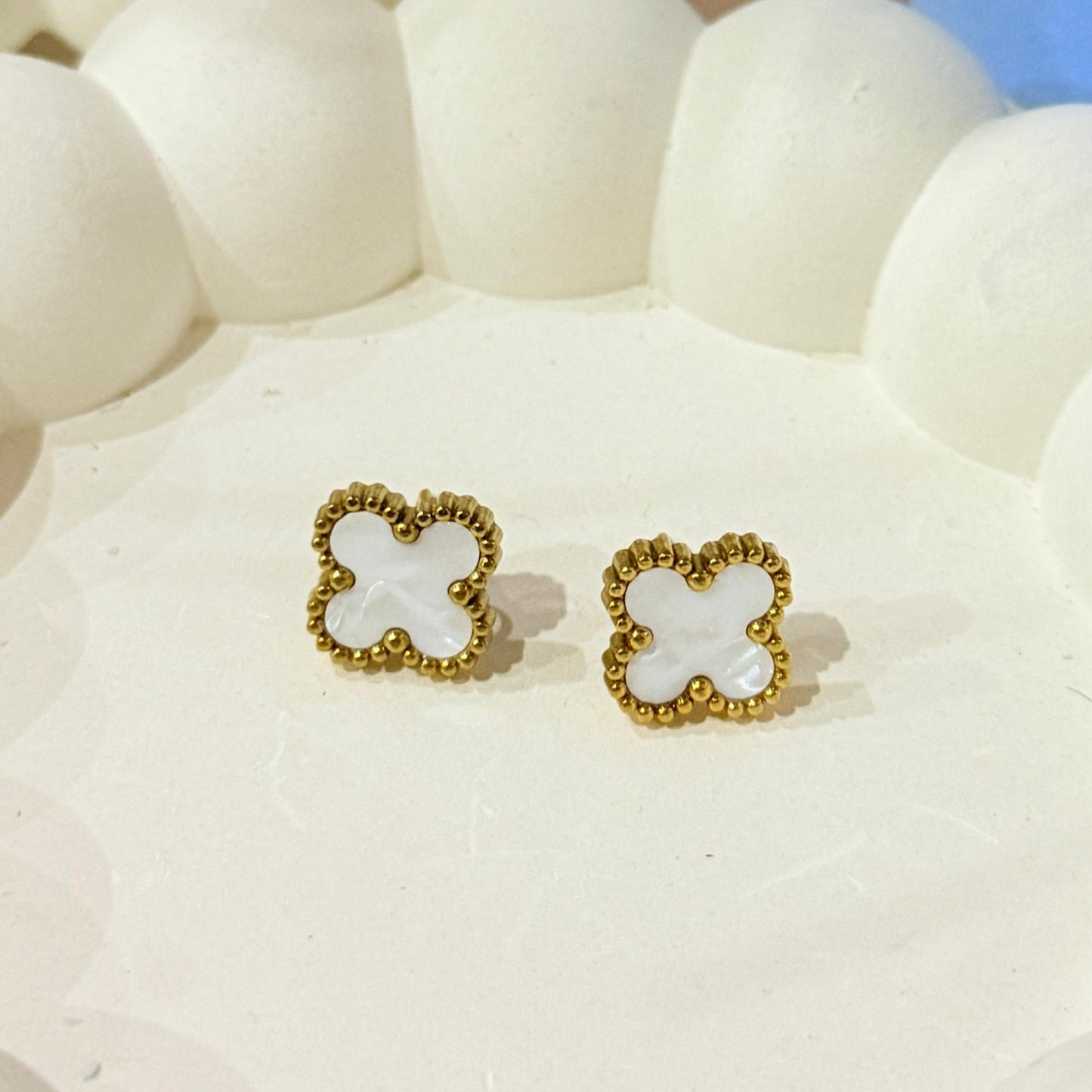 Clover Stud Black