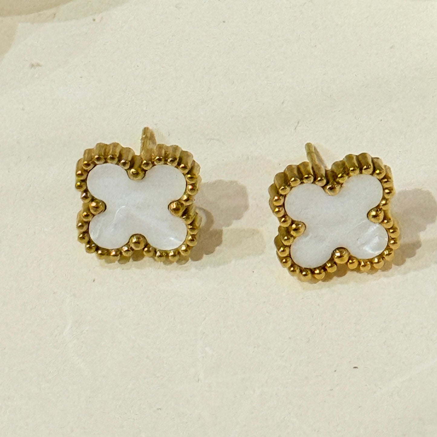 Clover Stud Black
