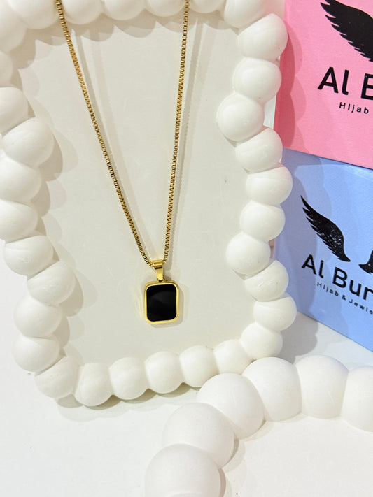 Moon Stone Dainty Necklace White/Black