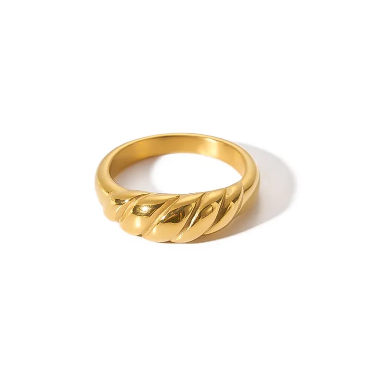 Luxe Ribbed Eternity Ring